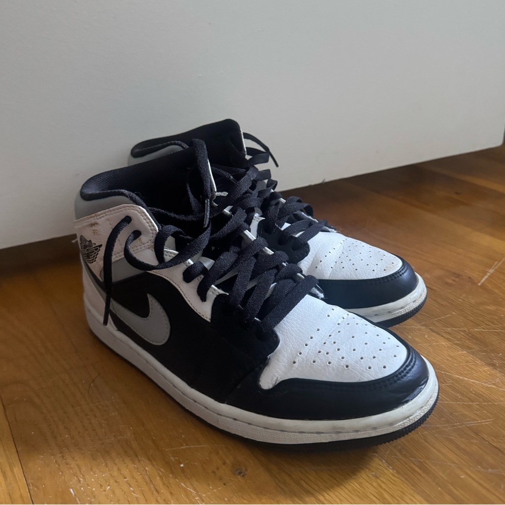 Air Jordan 1 Mid Black Grey & White